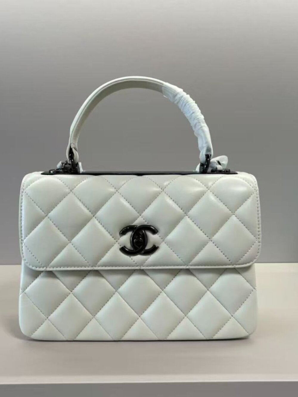 Classic CHANEL bag: A Stylish and Versatile Choice for Elegance